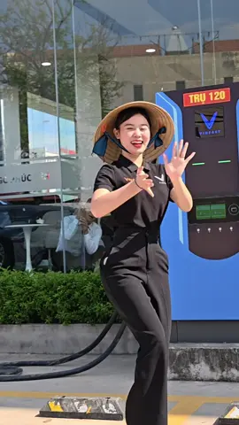 Nhìn mỗi e áo trắng phía sau 🤭 #videoviral #vinfastvgcphucyen #phucyenvinhphuc #otodienvinfast #vinfast 