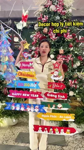 Decor hợp lý tiết kiệm chi phí. Không khia noel lắm rồi các bác ơi#caythongnoel #caythongnoelbanggo #cohuongdecor 