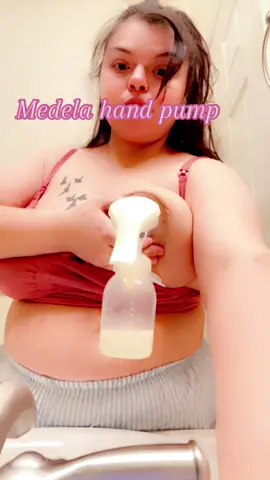 Anyone else use their hand pump for quick an fast relief 😅  #medelapump #pumpingmom #breastfeeding #MomsofTikTok #breastfeedingjourney 