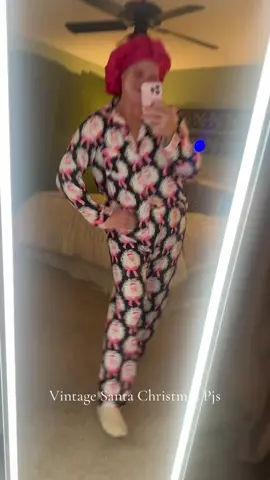 Vintage Santa pjs @CAFFARIA #matchingpjs #santapjs #vintagesanta #christmaspjs 