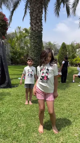 Ya casi nos sale Jejej ☺️😍☺️ @Alessandro Grec #photography #photographer #modelokids #fashion #model 