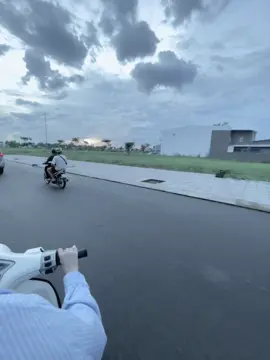 Thật lòng thì mình không trách họ đầu, nhưng mình chỉ thắc mắc rằng ngày hôm đó rốt cuộc vì lí do gì mà họ lại buông tay mình dễ dàng đến vậy.