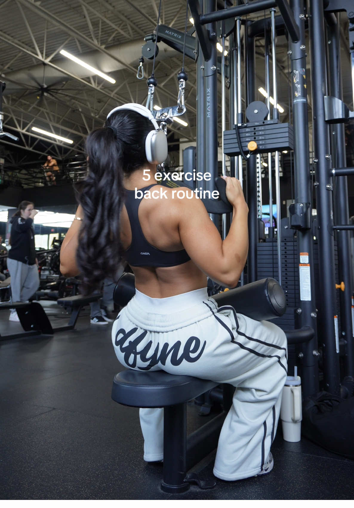 Nothing gives hourglass more than a sexy back day 🤏🏽😜 this back routine is THE ONLY ONE YOU NEED !!✨ #backworkout #upperbodyworkoutsforwomen #backday #hourglass 