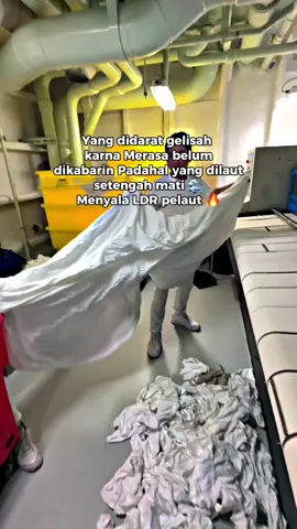 Sebesar apapun ombaknya kita gak akan pernah kompat dari kapal 🤣🌊🤮#kulikapalpesiar🛳⚓ #pelautpunyacerita #youpage #madurapride🔥fyppppppppppyg 