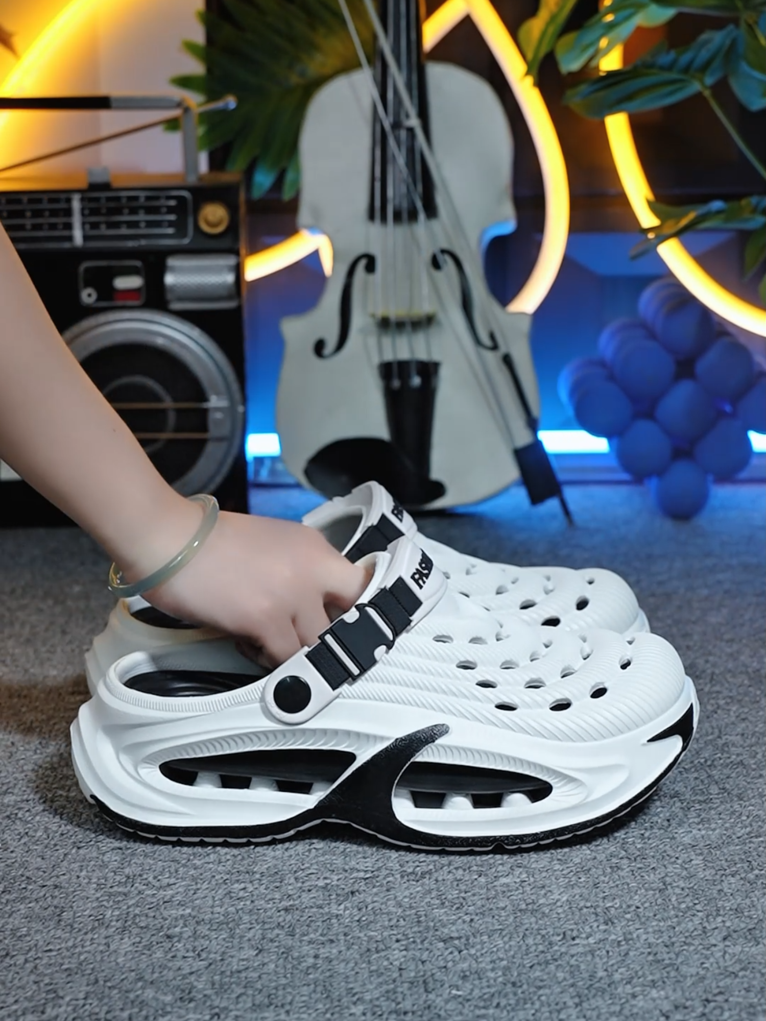 #รองเท้าแตะผู้ชาย #SummerVibes #เทรนด์แต่งตัวชาย2025 #ความรู้สึกเหมือนเหยียบอุจจาระ #หน้าร้อน #ใส่สบาย #ThaiStreetwear #BeachStyle #ลดราคาวันนี้ #แต่งตัวง่ายๆ #รีวิวของดี #ของถูกและดี #กันลื่น #รองเท้าแตะสปอร์ต