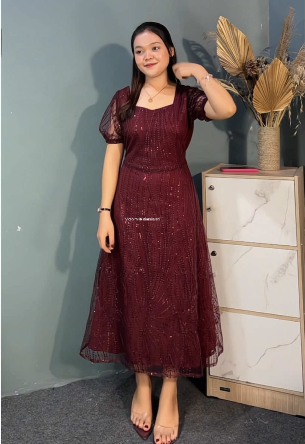 Dres maron yang satu ini cantik bangett #dress #dresbrukat #dresnatal 