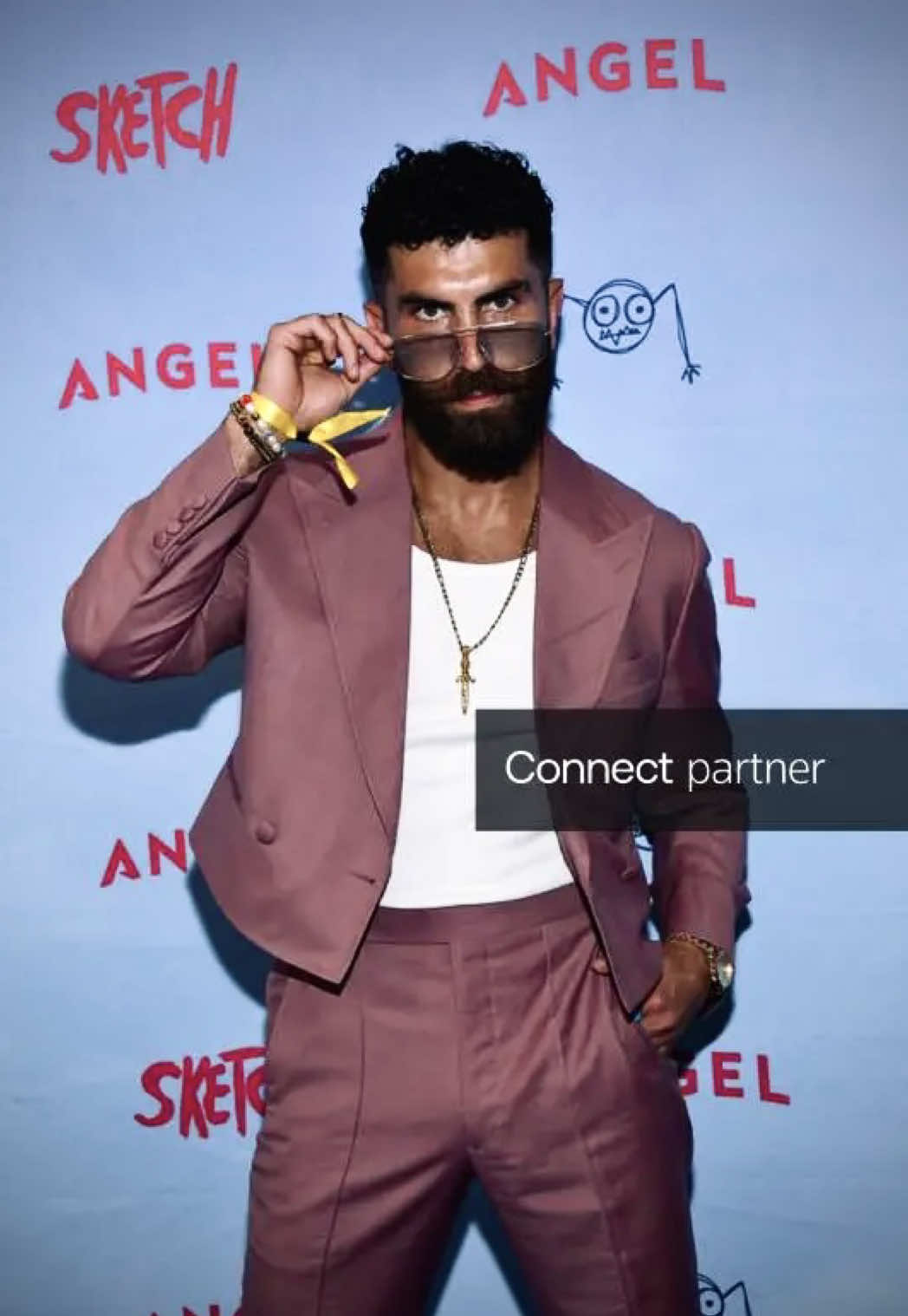 I guess I got it from my baba 🤷🏾‍♂️🕺🔥 Does your dad do this too!? #immigrantparents #immigrants #foreigner #dadsbelike #persiansoftiktok 