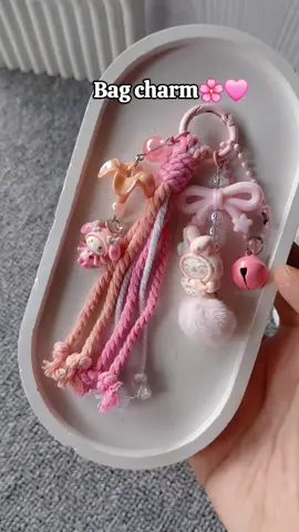 harus banget punya sih ini🤔 #bagcharm #gantungankunci #charms 