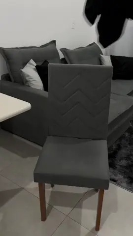 Adeus, estofado antigo! 👋 Capas para cadeira da Shopee que valeram cada centavo. Muito fáceis de colocar e o resultado é de móvel novo! #CapasDeCadeira #AchadinhosShopee #Decoração #DicasDeDecoração #ReformaSemQuebraQuebra