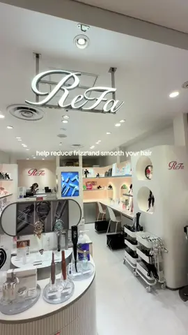 We need to talk about Japanese hair brushes ✨ On my recent trip to Tokyo, I went back to @refa_beauty after falling in love with their hair dryer, straightener, and Ion Care Brush.  This time I picked up the Marquise Arrange Comb (¥4,950), the Heart Comb (¥2,970), and another Ion Care Brush.. my mum tried mine and instantly wanted one too.   Visited the ReFa store at Lumine 2 in Shinjuku, after checking out the Isetan one (not much stock there this time). You can also find their brushes at The Loft in Ginza 💖