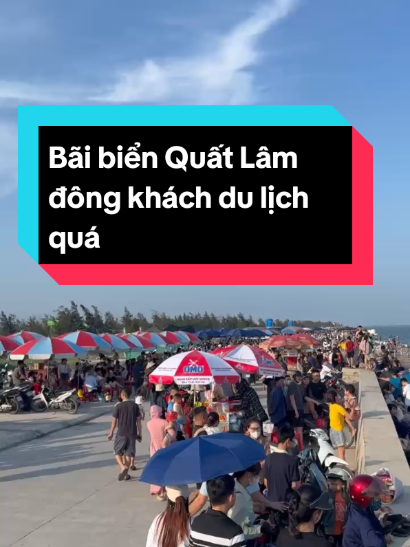 Bãi biển Quất Lâm chưa có cải tạo lấn biển đã đông như này dịp hè. Khi các tập đoàn Flamingo, Trường An, An Thịnh triển khai xây dựng lấn biển, xây ks, villa, sân golf thì mỗi ngày đón bao nhiêu lượt khách nhỉ? Kinh doanh ks, nhà hàng ăn uống, cà phê, vui chơi thì ra tiền. Mà muốn kinh doanh thì phải có đất. Đất biển khan hiếm nên giá ở Sầm Sơn, Hạ Long, Hải Tiến hiện lên vài trăm triệu/m2 rồi. Trong khi hiện giá ở đây mới chỉ hơn 20tr/m2. Không đầu tư ở đây thì đầu tư ở đâu? Không đầu tư lúc này thì đợi tới lúc nào. Mình đầu tư đón đầu quy hoạch thì gia tăng lãi vốn được nhiều và tiền đầu tư ít. Chứ đợi nó đẹp đẽ hết rồi thì phải chục tỉ mới đầu tư được. Lúc ấy thì khai thác dòng tiền từ việc kinh doanh thôi. Vốn ít không làm gì được lúc ấy đâu. Nên Thúy khuyên thật lòng anh chị tìm hiểu cơ hội này. Số điện thoại ☎ gọi 24/7 giúp em. Em tư vấn quy hoạch, bản đồ, tiềm năng, nếu k thấy hợp thì thôi, mà thấy ngon thì mời anh chị xuống Quất Lâm xem thực tế và check quy hoạch ở xã. Cơ hội x3, x5 tài sản chính là ở đây nhé anh chị.