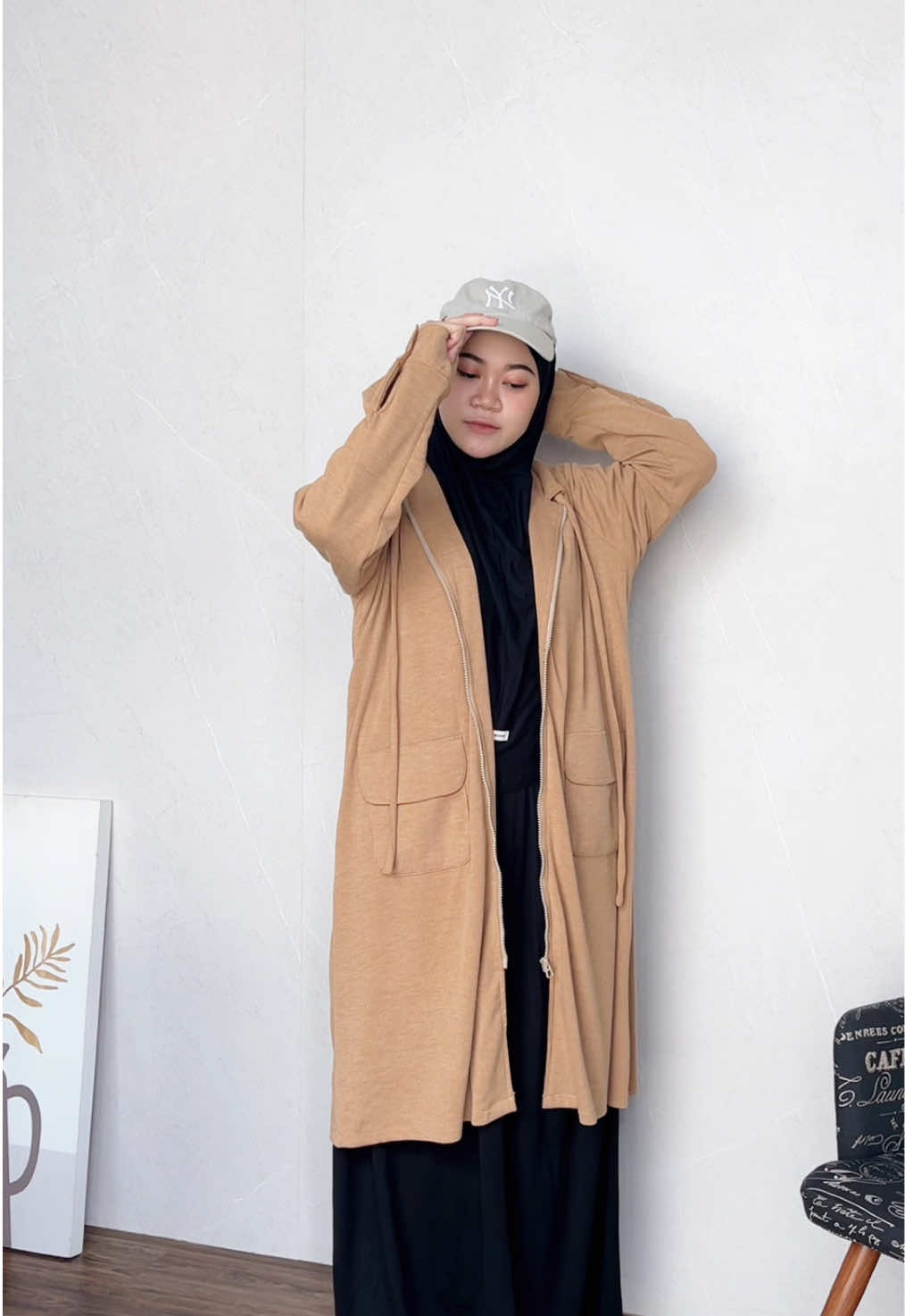 Bingung cari jacket dengan look elegant tapi tetap syar’i ??  Jona jacket solusinya 😉 #jacket #jacketwanita #jaket #jaketwanita #outwear 