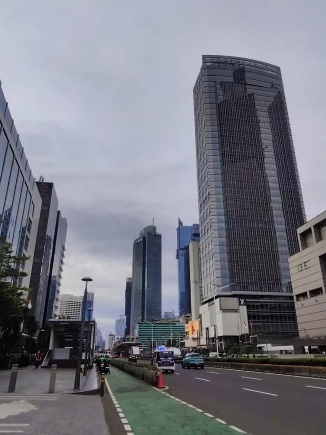 silahkan videonya boleh kalian apain aja 🙌  free footage , dan selamat menikmati viewnya Tamrin,  #fyp #viral #estetik #trending #tiktoktravel #jakarta