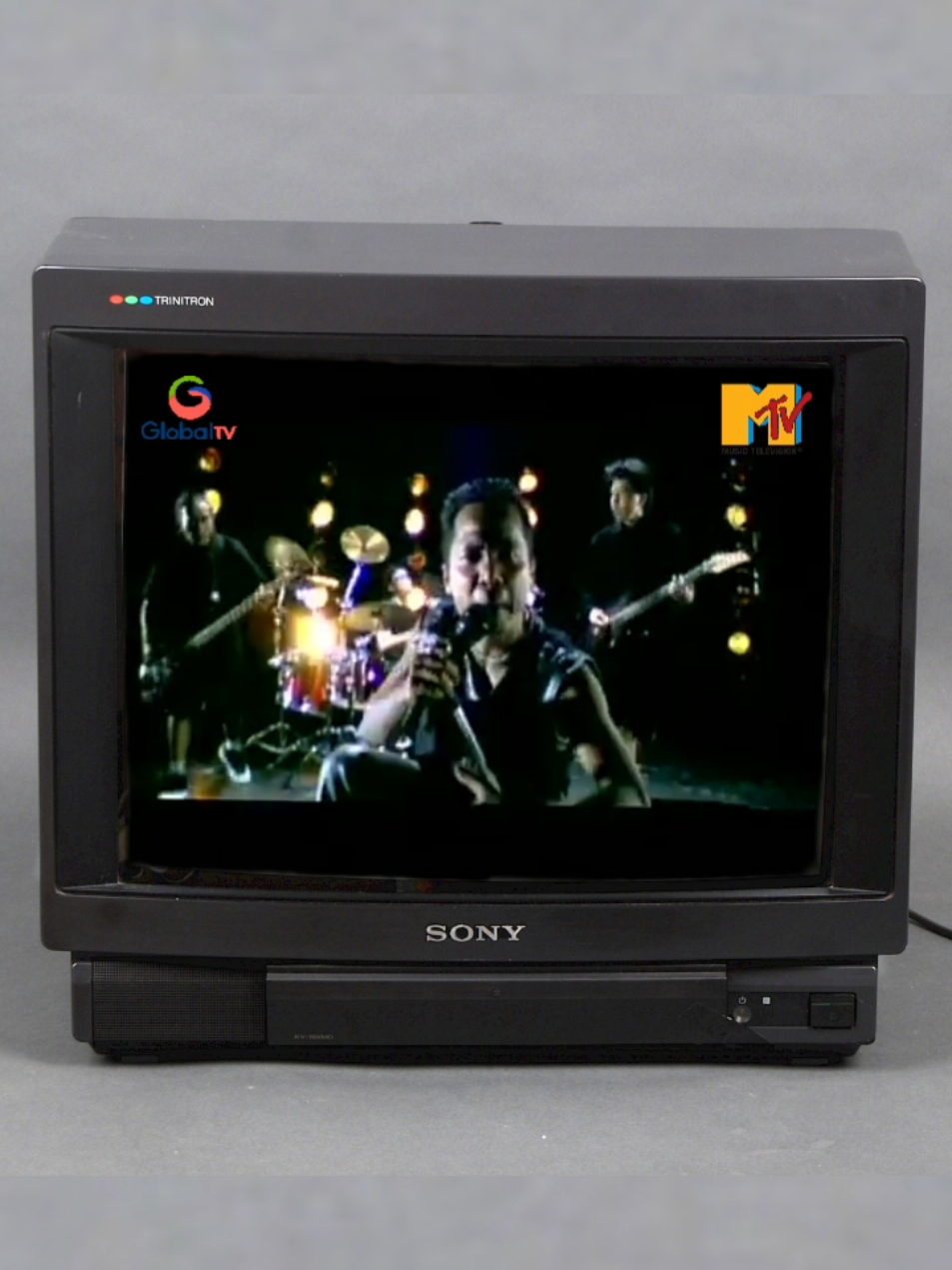 Edane - Kau Pikir Kaulah Segalanya Lagu ini terdapat di album ke lima band ini yang bernama 170 volt.  Masih ada yang ingat lirik lagunya..???  #kaupikirkaulahsegalanya #edane #mtv #fyp #musikindonesia 