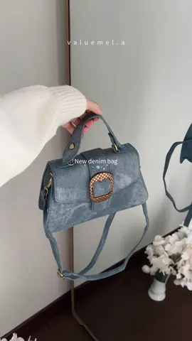 Blue denim bags @RAINSMORE #taswanita #tasselempang #tascewe #denimbag 