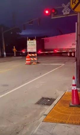 🚛 vs 🚂 #TruckvsTrain #Crash #SomeoneProbablyLostTheirJob #🤦🏼‍♀️ #ThisWouldBeSoScary 