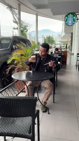 Starbucks diskon 44% pesan dari TikTok! #santapanlegend #starbuckslaavenue #starbuckspromo #starbucks #vouchertiktok 