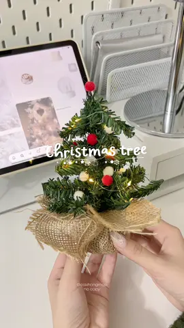 Cây thông mini này có 29 cành thôi mà về decor lại xinh quóo #caythongnoel #caythongmini #trangtrinoel #decornoel #noel 