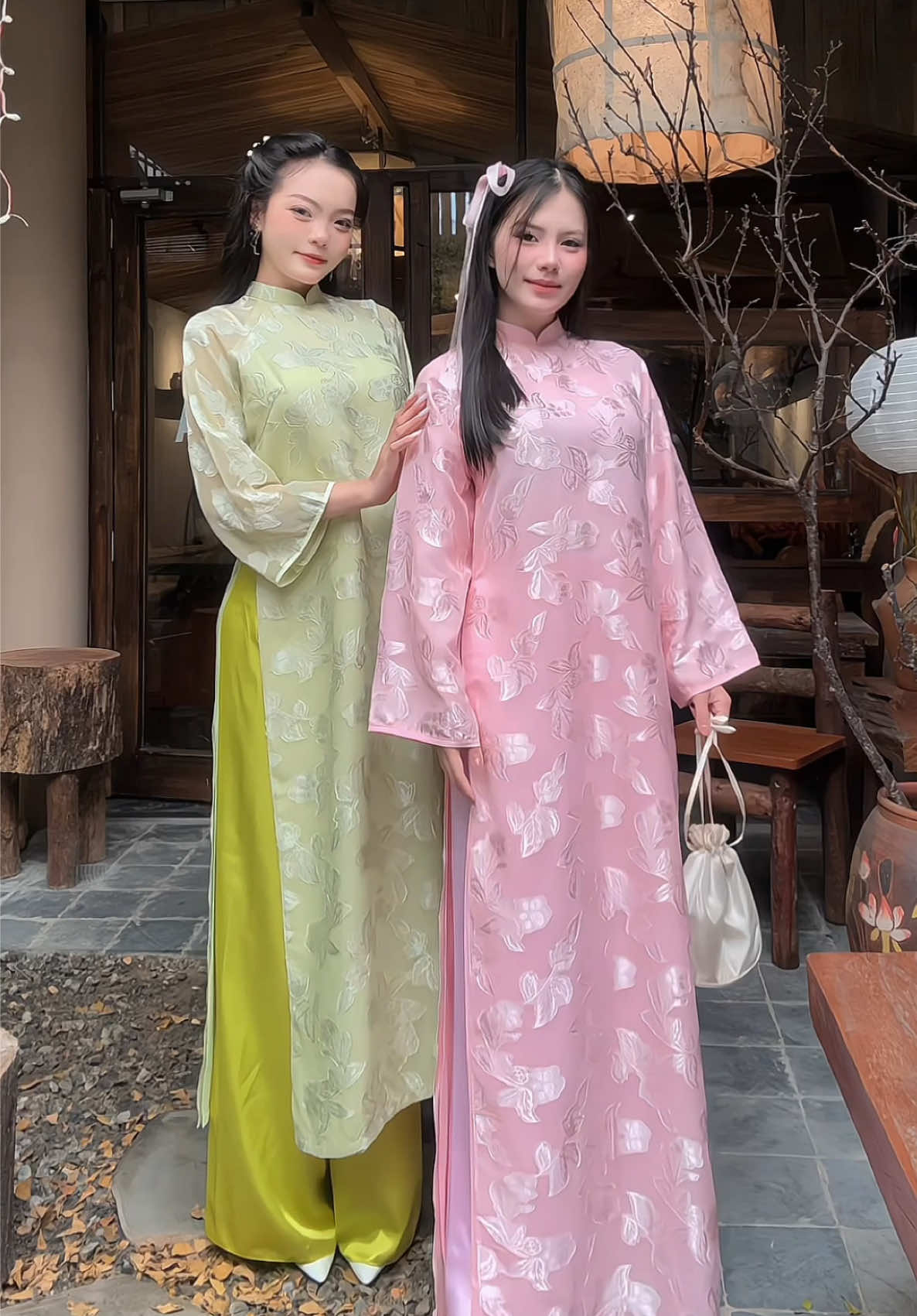 Gió mưa là bệnh của trời ...#aodaivietnam #aodaitruyenthong #tet2026 #OOTD #mocthu 