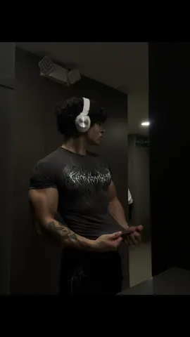 JA JA JA 🧛🏻 inst: littlesix.9 #gym @Breathedivinity 