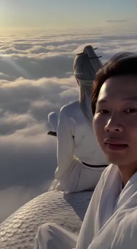 Sáng sớm đc sư phụ chở đi họp giao ban, mới nhập môn nên chưa có phương tiện đi lại nên ké ở sư phụ.