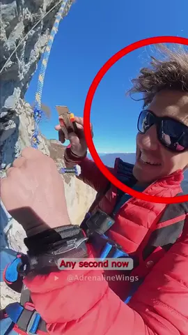 cortó con un cúter la cuerda que lo sostenía. cortó con un cúter la cuerda que lo sostenía para saltar en paracaídas.