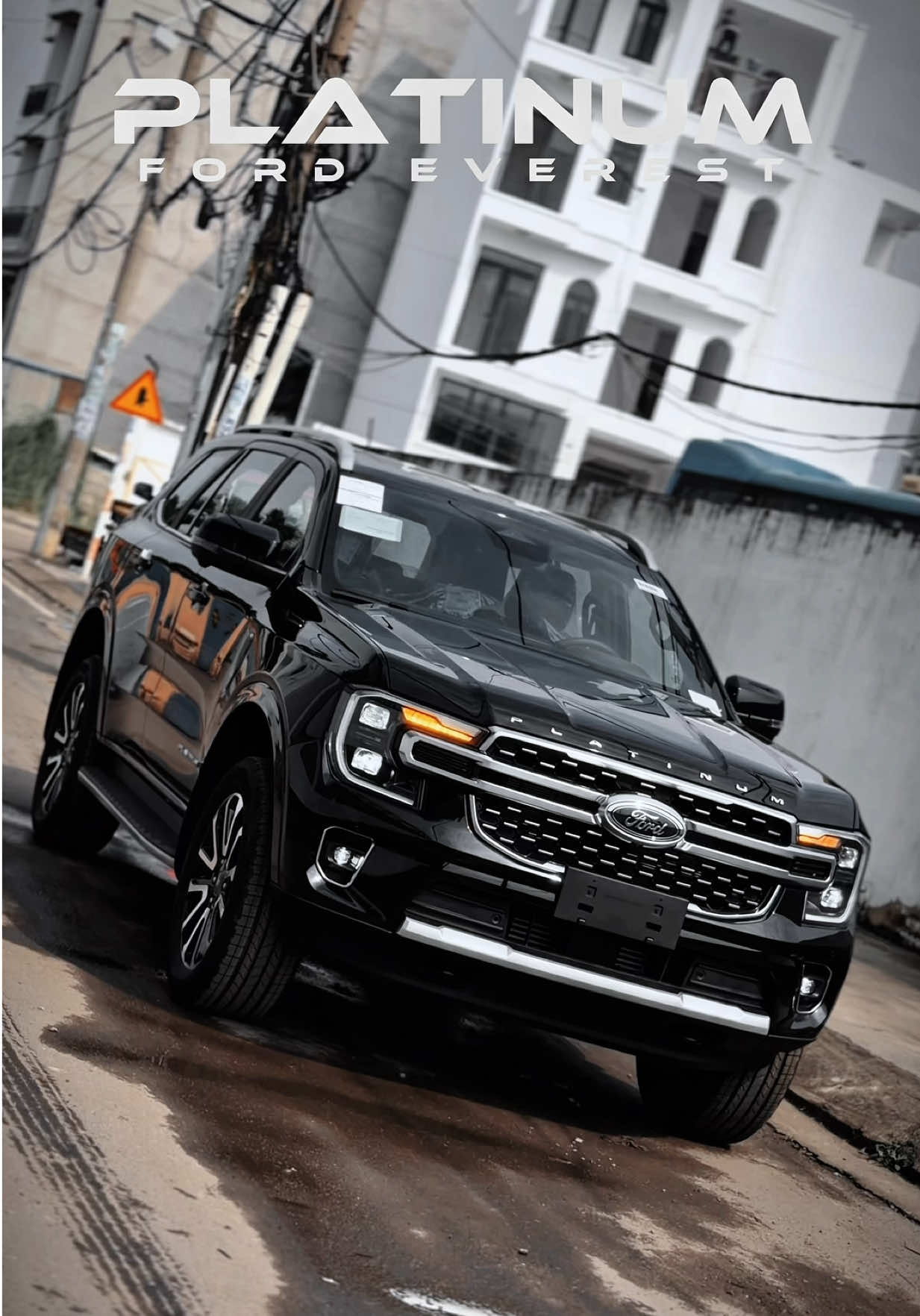 FORD EVEREST PLATINUM | Màu Đen đúng chất xe chủ tịch. 1.545 TR + Ưu Đãi . Trả góp đưa trước 550 TR 