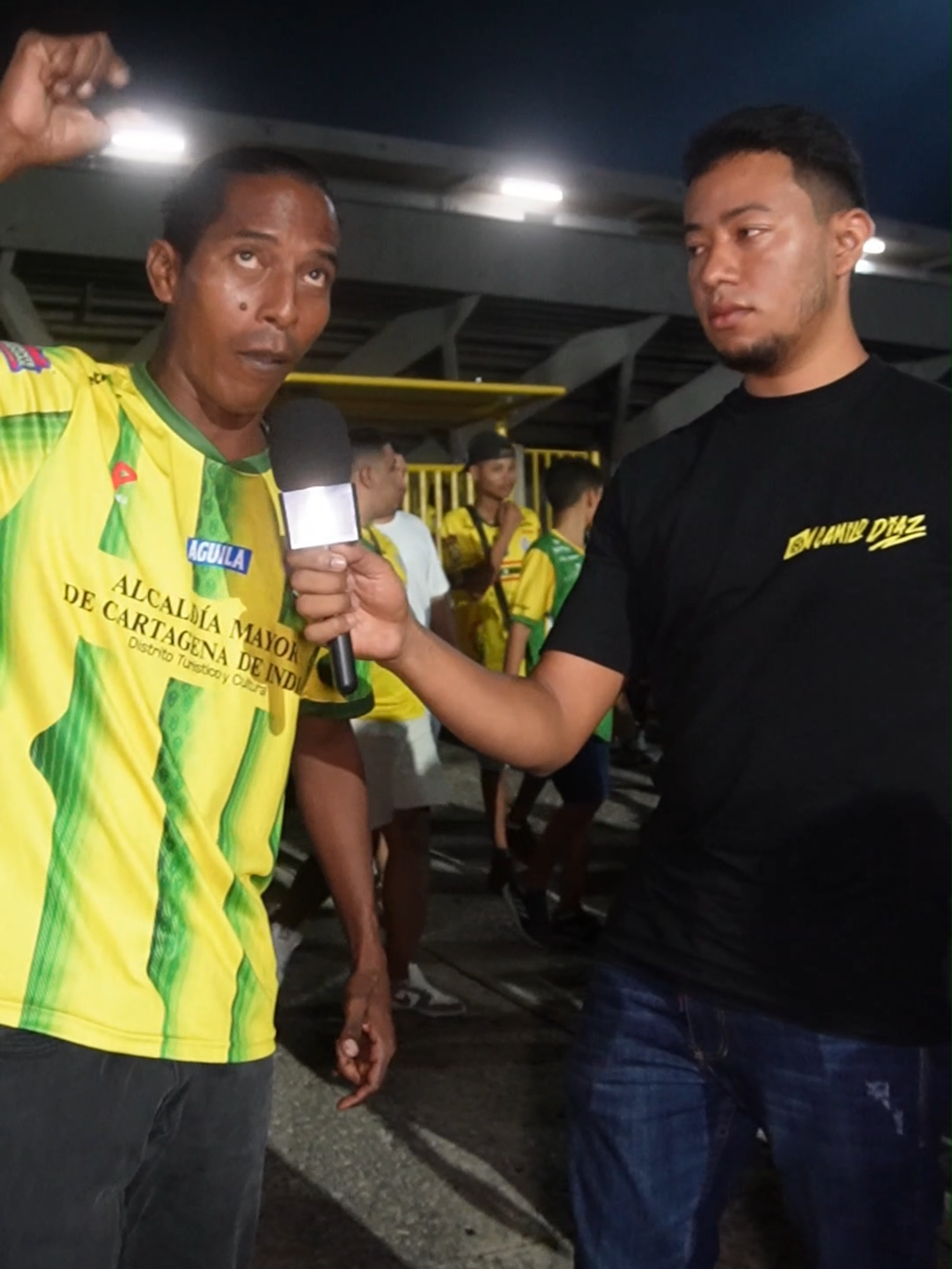 hinchas del real Cartagena salen furioso luego de no poder conseguir la victoria ante el real Cundinamarca.