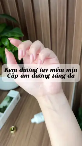 Xài thử đi mấy bà dòng này có niacinamide dưỡng trắng da nữa á mà thấm nhanh thích lắm #kemduongtay #kemtay #chamsocda #duongam #trangda 