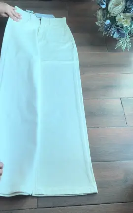 Quần ống suông màu kem sáng 