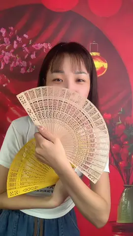 Quạt gỗ cầm tay, quạt cổ trang#xuhuong #quatchuphinhvoiaodai #quatcotrang 