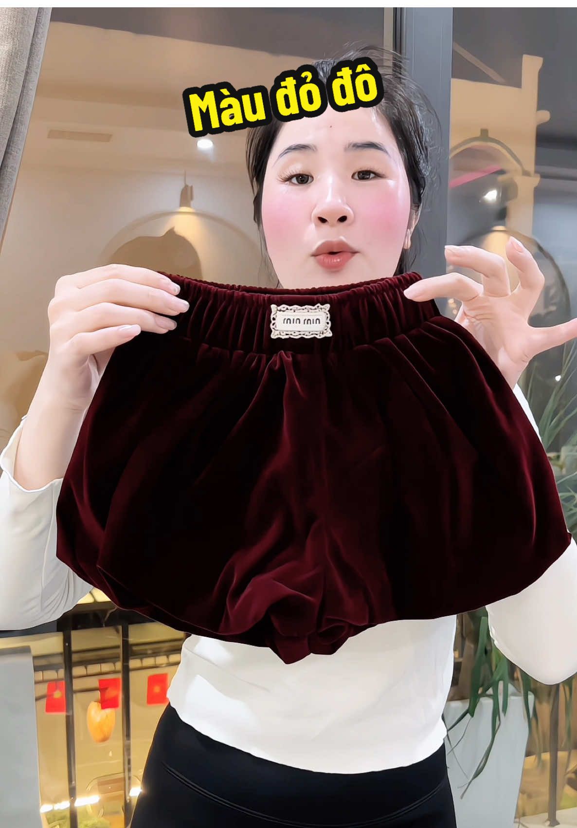 Quần bí ngô màu đỏ đô cho bé #thoitrangtreem #thanhtamkids #dothudongchobe #quansoocnhungchobe giá có thể thay đổi 