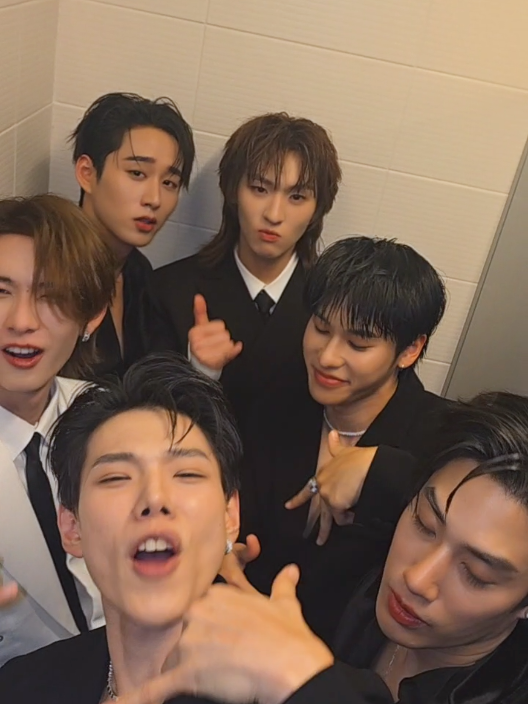 @offroad_ktp @est_rvp @what.if.hub @kongjiro @ppoohkt  whattt???????