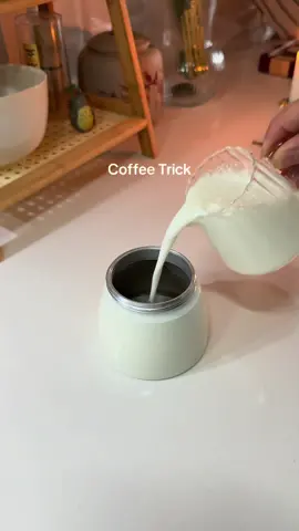 Basit ama etkili. Evde yumuşak sütlü kahve ☕✨ . . #mokapot #mokapotkahve #sütlükahve #kahvetarifleri #latteathome         