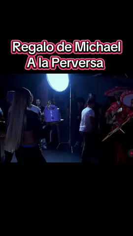 Regalo de Michael a la Perversa #lacasadealofoke #laperversa #michaelflores 