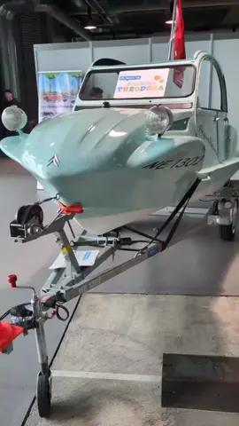 # les 2 CV.  #. lulu du jura. # voiture rare. 