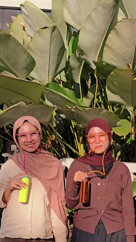 Every corner screams aesthetic overload 😭🤍 Vibenya Kopitagram Vida Bekasi emang gak pernah gagal. Yuk bikin #NgopiAlaEloi versi kamu