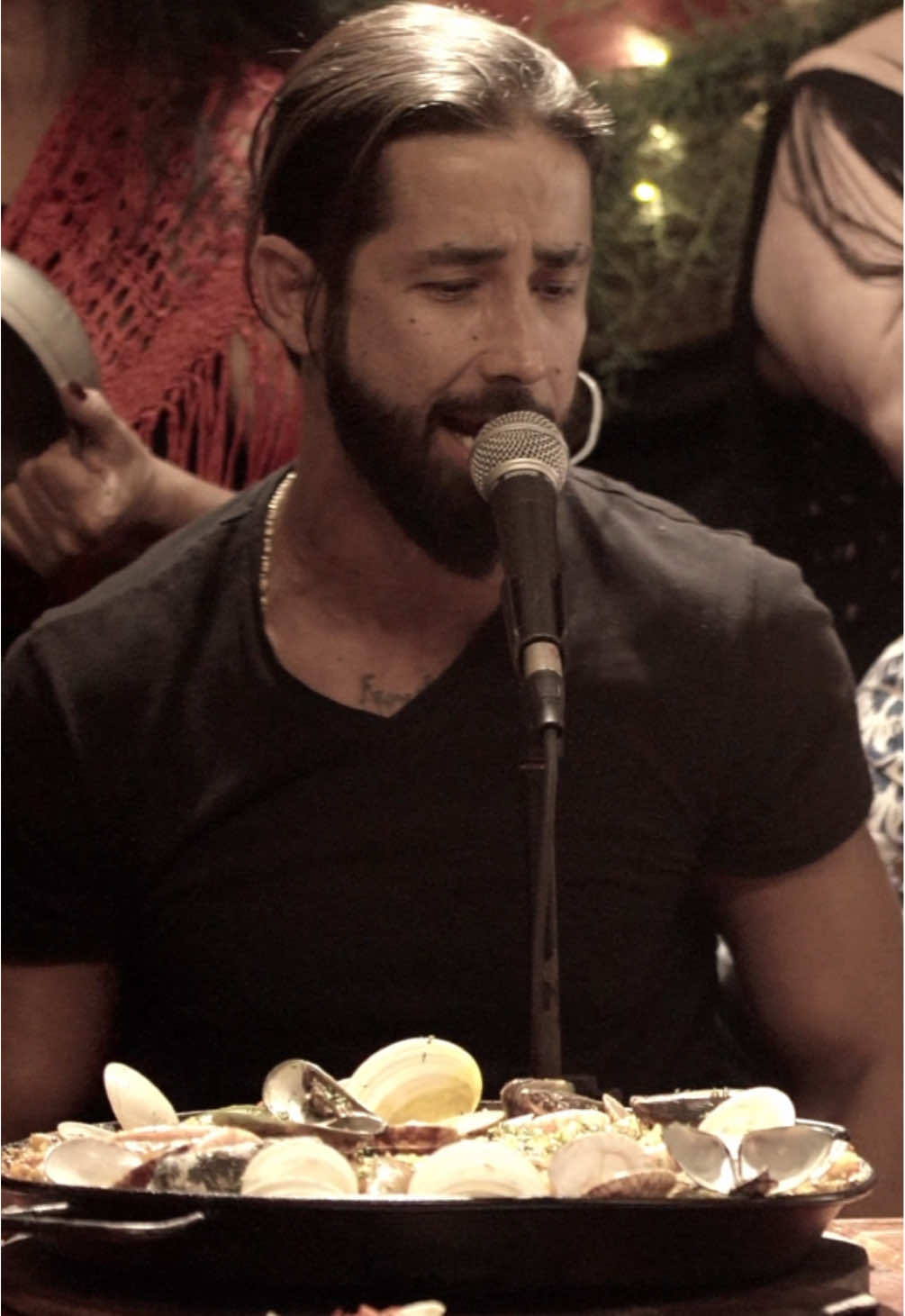 Apúrate mi burrito vamos a ver a Jesús👶🏻🎄 Aguaaaaa‼️ Estamos a tan solo 2 días de nuestro regalo navideño para ustedes😍 ¡Estará disponible en todas las plataformas digitales este viernes 14 de noviembre!❤️‍🔥 #burritosabanero #rafaychinin #villancicos #Navidad #estreno 