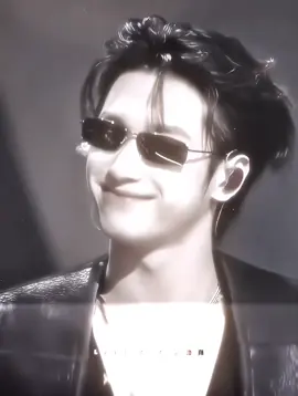 大雨和強風捲走了這位先生。一日大旱，小人不計其數！