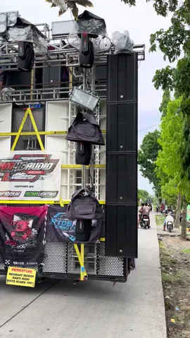 yang penting party☺️ @Tjap Kriuk Manajemen #fyp #hm46kediri #tjapkriuk #rizmalighting #soundsystemjawatimur 