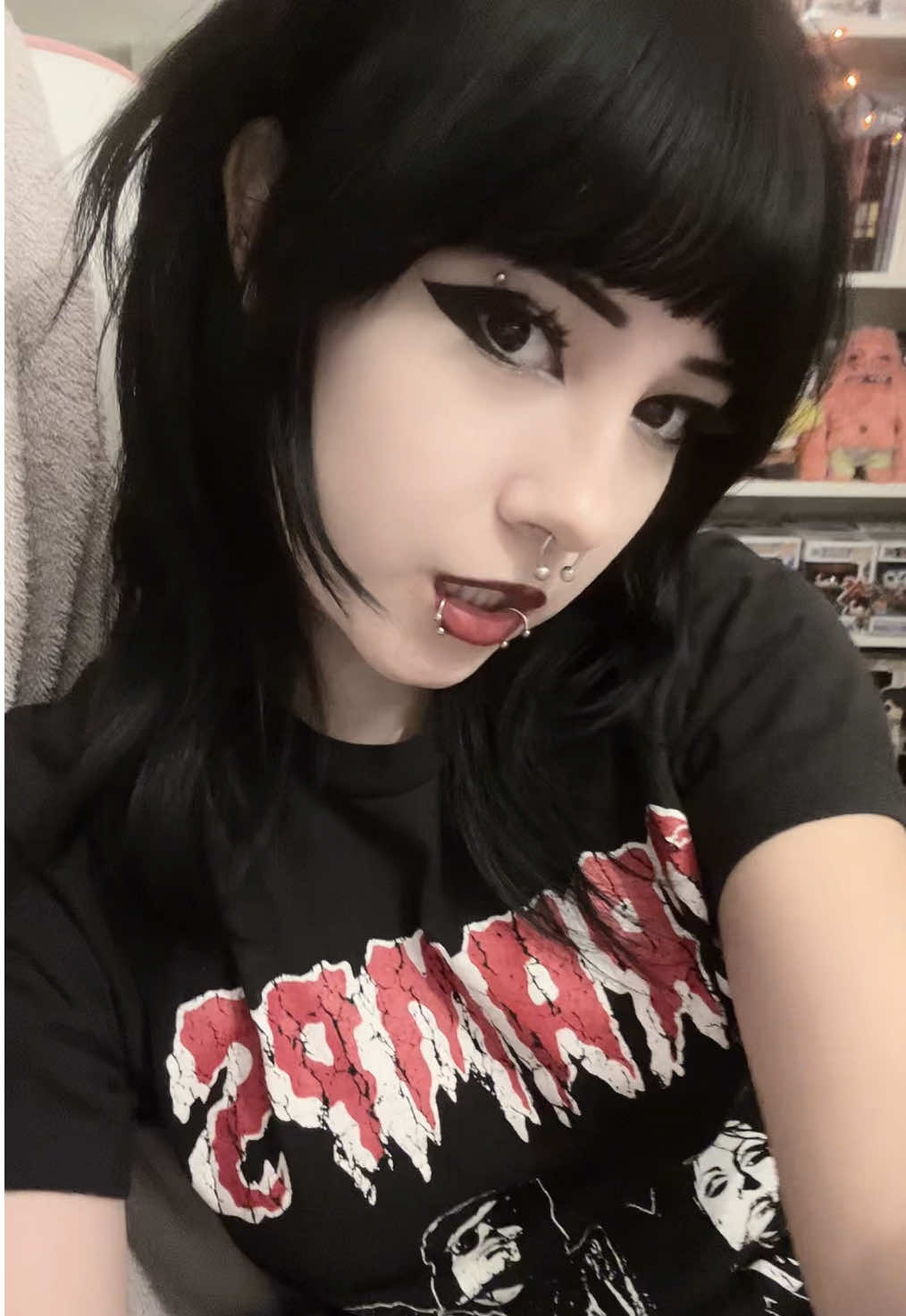 want to make a new account saaurrr bad i have so many d3ad followers 💔🥀 i might..