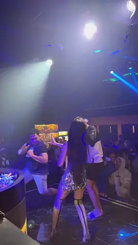 Mekarlah tanpa dj nona shania itu ga asik 😝 @D'QUEEN BOJONEGORO #CapCut #djnonashania #mekarlahbungateratedijiwaku #dqueenhall 