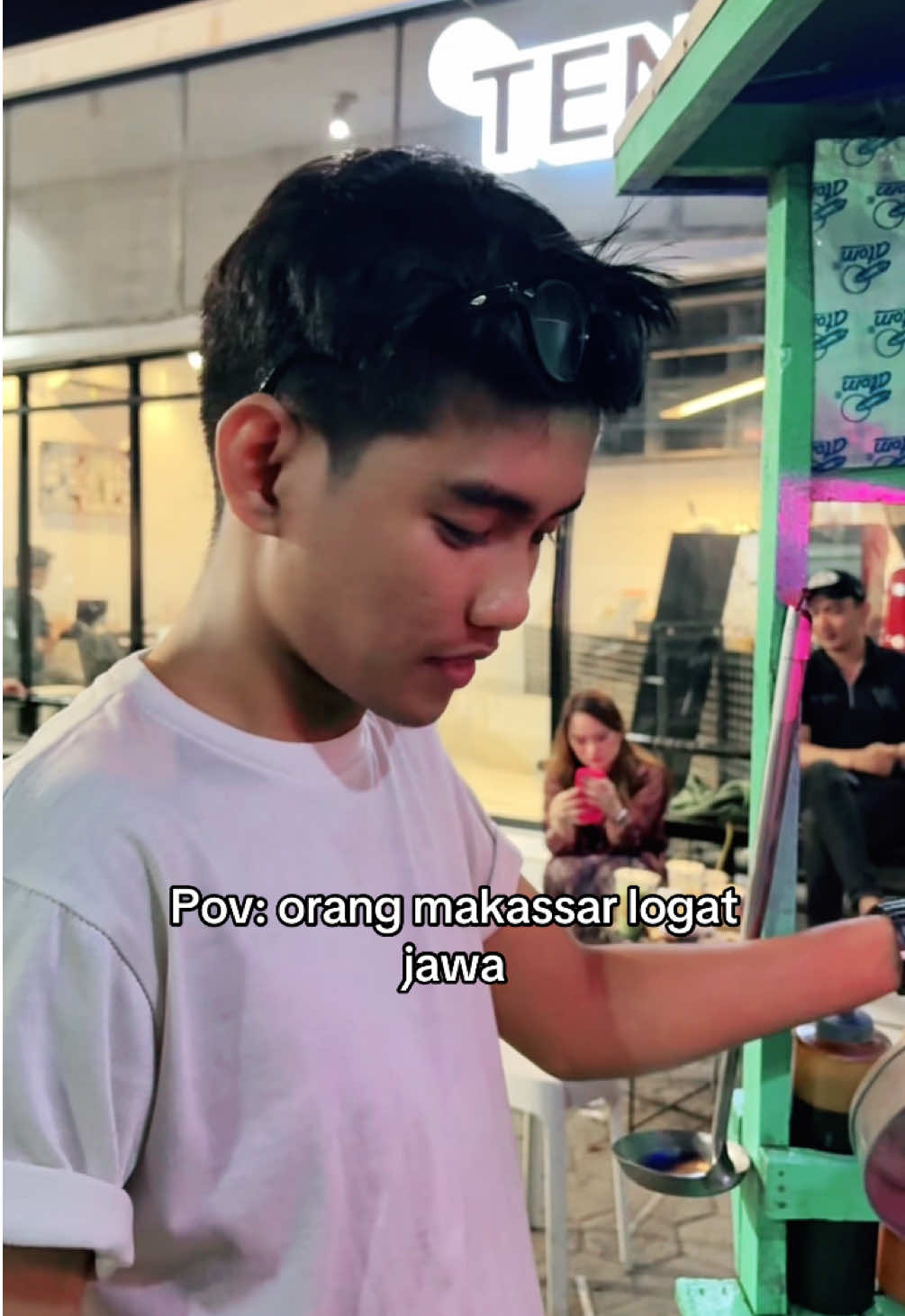 Kebetulan musim hujan, jadi pake air hujan saja 🤣  #fyp #foryou #lucu 