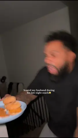 I FELT BAD HAHAHA 😭😭😂😂 #scarecam #husband #prankwars #comedy #fyp 