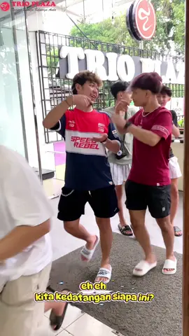 Apapun yang kamu cari, semuanya ADA di Trio Plaza Magelang!  Dari kebutuhan rumah tangga, fashion, sampai hiburan pun lengkap di sini. Bahkan kelompok seni GWSM aja kalau belanja, ya pasti ke Trio Plaza!  Tempat favorit semua kalangan — karena di sini, belanja bukan sekadar kebutuhan, tapi juga pengalaman seru!  #TrioPlazaMagelang #ApapunAdaDiTrioPlaza #BelanjaAsik #GWSM #Magelang