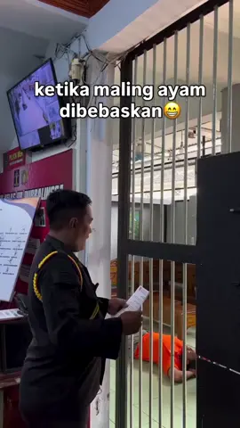 KETIKA MALING AYAM DI BEBASKAN #tarminngaklak  #hiburankocak  #kocakabis  #fypviralシ 