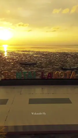 suasana pulau Tomia#pulautomia #izinpost🙏 #@wakatobi_fly.id @tomiastory.official #izinambilvideonyayakak #wakatobiisland🏝#wakatobisulawesitenggara 