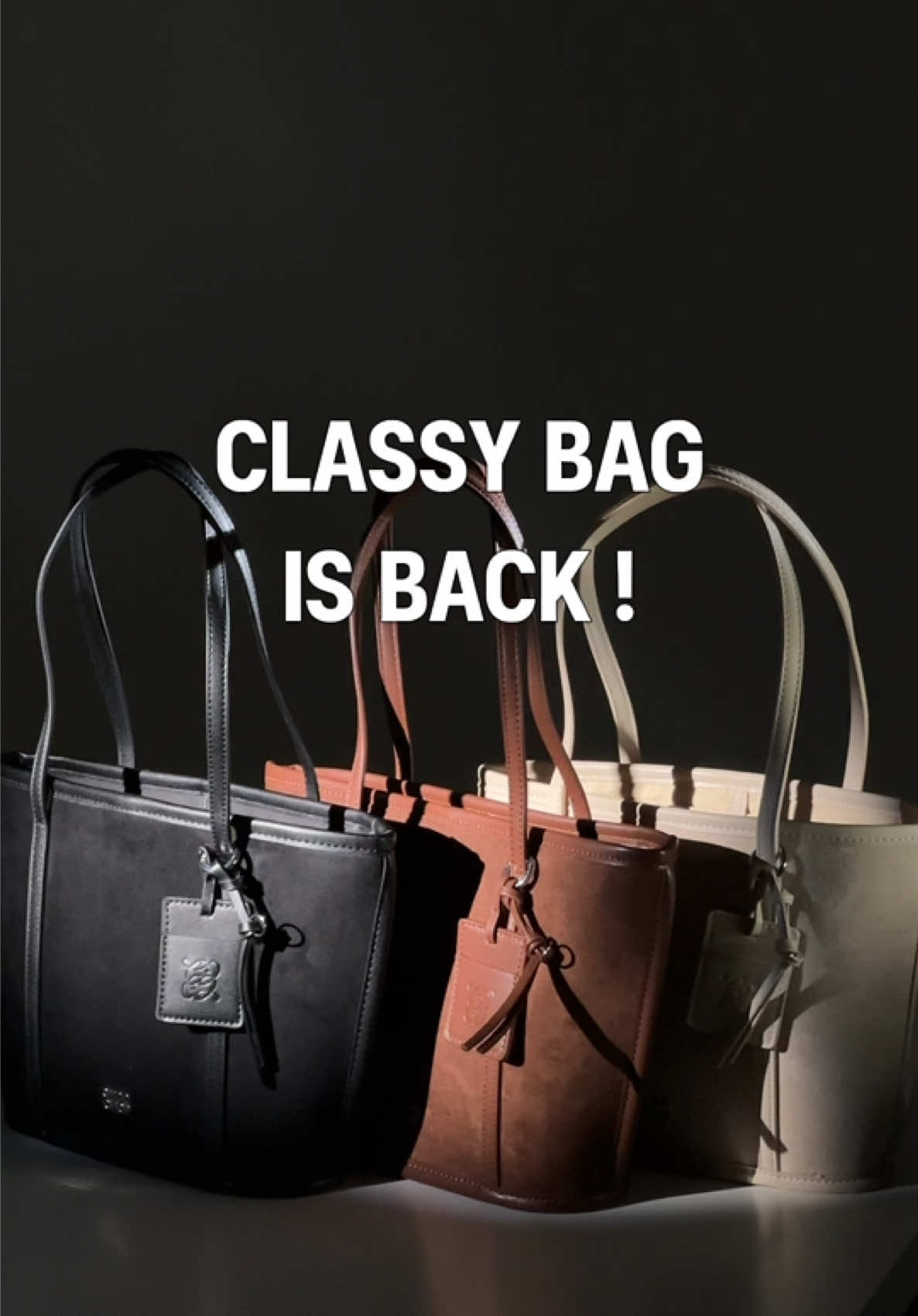 Classy Bag Is Back !! กลับมาตามคำเรียกร้อง! The Classy Bag เปิดขายอีกครั้ง 15 พ.ย. เวลา 12.00 น. — อย่าพลาดนะคะ 💼✨” “By popular demand — The Classy Bag is making a comeback! Available Nov 15 at 12 PM. Don’t miss it 💼✨” First Launch 15 November At 12:00 !! #chuuchop #chuugirl #bag #กระเป๋า ##กระเป๋าหนังกลับ 