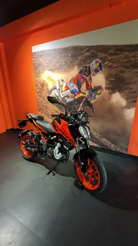 Ktm duke 200 😍🔥 Visit us today and take your dream Duke home !!  #ktmreadytorace #ktmlalitpur #newmodels #ktmduke200 #tft 