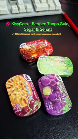 💋 KissCam – Permen Tanpa Gula, Segar & Sehat! ✨ Nikmati sensasi mint segar tanpa rasa bersalah! Rasakan kesegaran alami dengan KissCam, permen mint bebas gula yang mengandung Vitamin C untuk bantu jaga daya tahan tubuh. Cocok banget buat kamu yang ingin tetap segar sepanjang hari tanpa takut gula berlebih 💪🍃 💜 Pilihan rasa yang menggoda: Anggur segar 🍇 Lemon jeruk nipis 🍋 Cola klasik 🥤 Markisa tropis 🍈 🌿 Keunggulan KissCam: Tanpa gula, lebih sehat Bersertifikat Halal & BPOM Bebas rasa pahit, manisnya pas Praktis dibawa ke mana saja #permen #kisscammint 